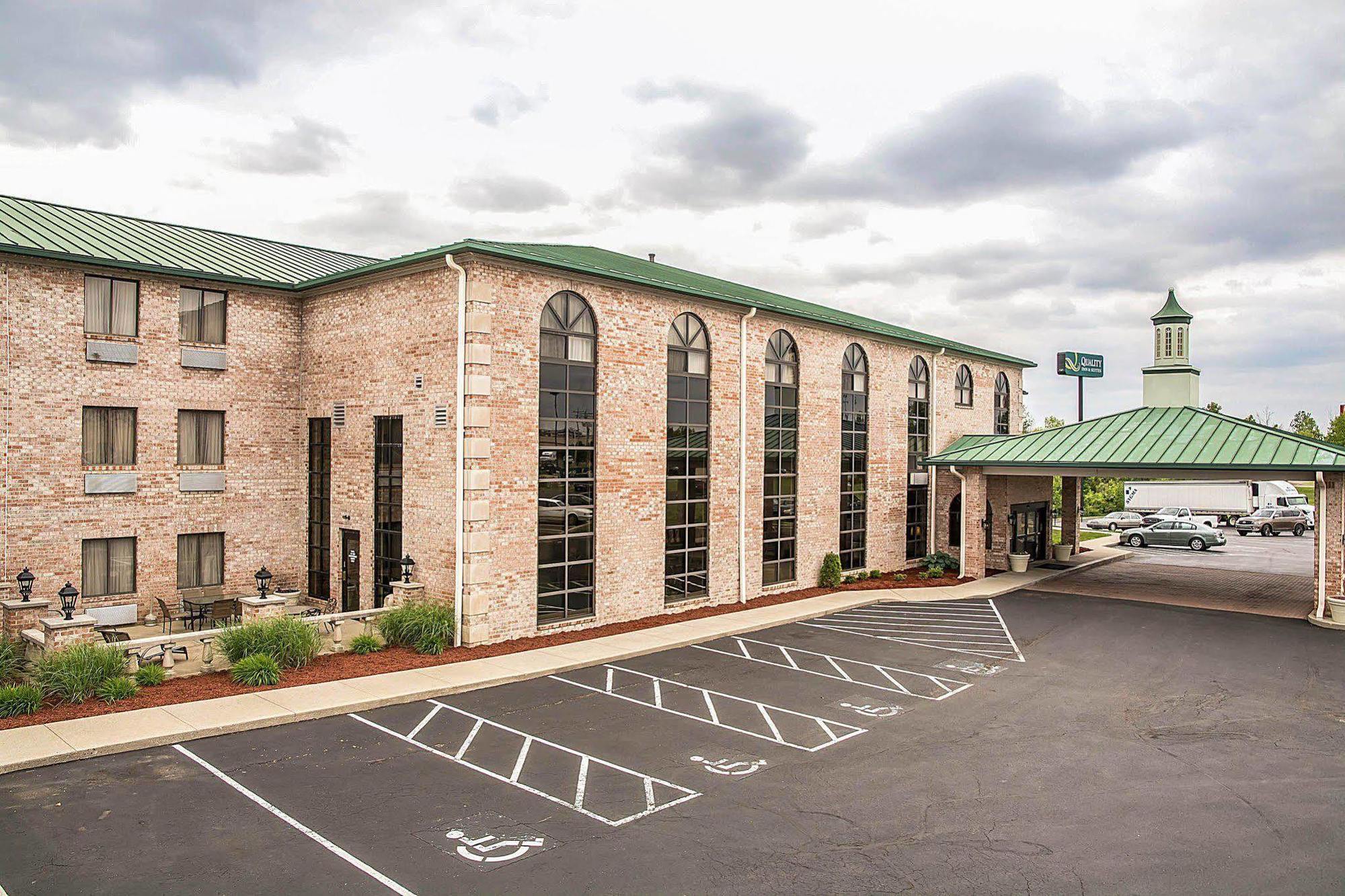 Quality Inn & Suites Cincinnati I-275 Springdale Exterior foto